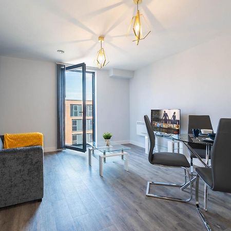 *New Build* 1 Bed Modern Apt - With Juliet Balcony - Roof Top Terrace - Digbeth, Birmingham City Centre - Free Netflix & Smart Tv エクステリア 写真