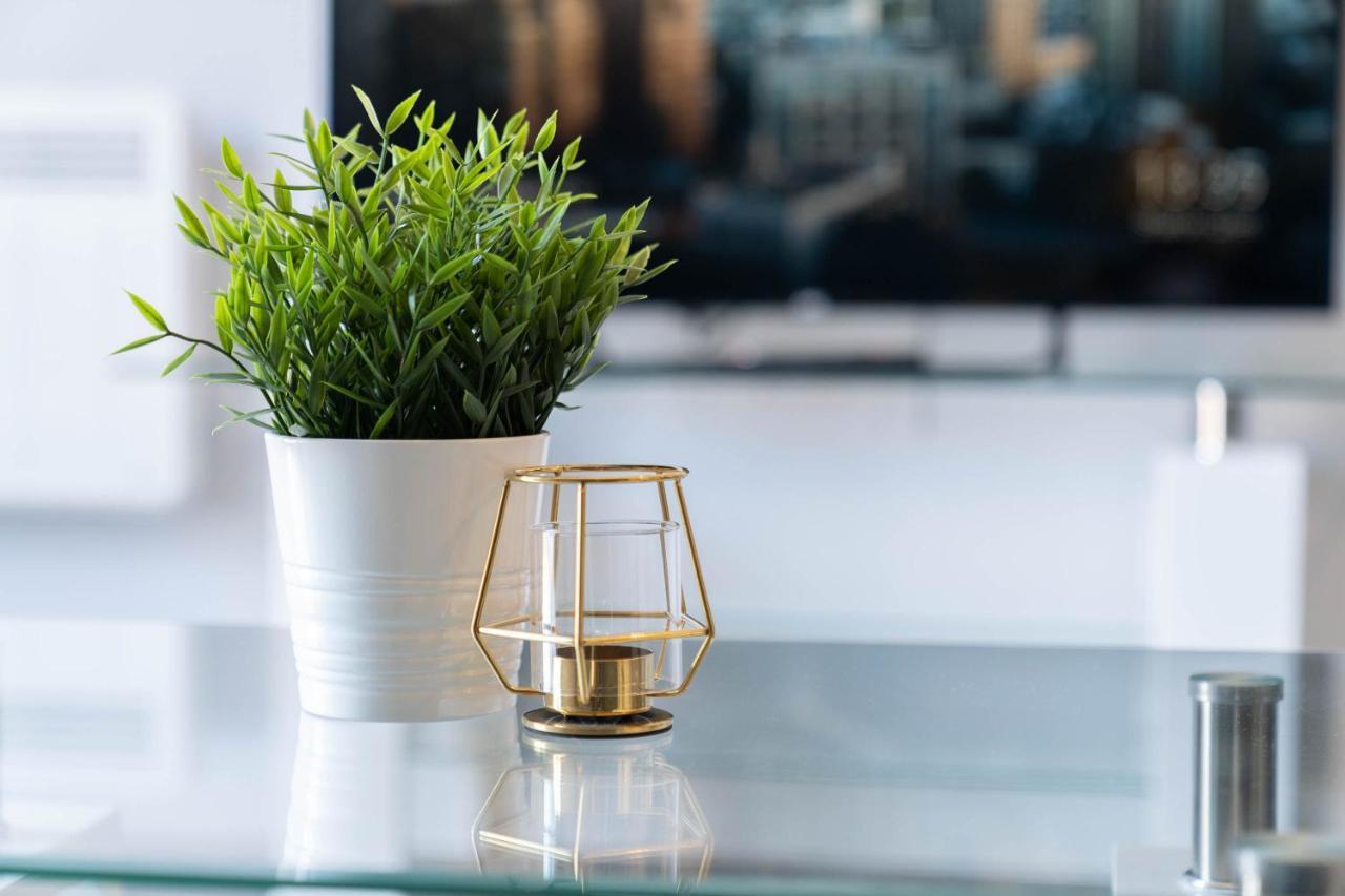 *New Build* 1 Bed Modern Apt - With Juliet Balcony - Roof Top Terrace - Digbeth, Birmingham City Centre - Free Netflix & Smart Tv エクステリア 写真