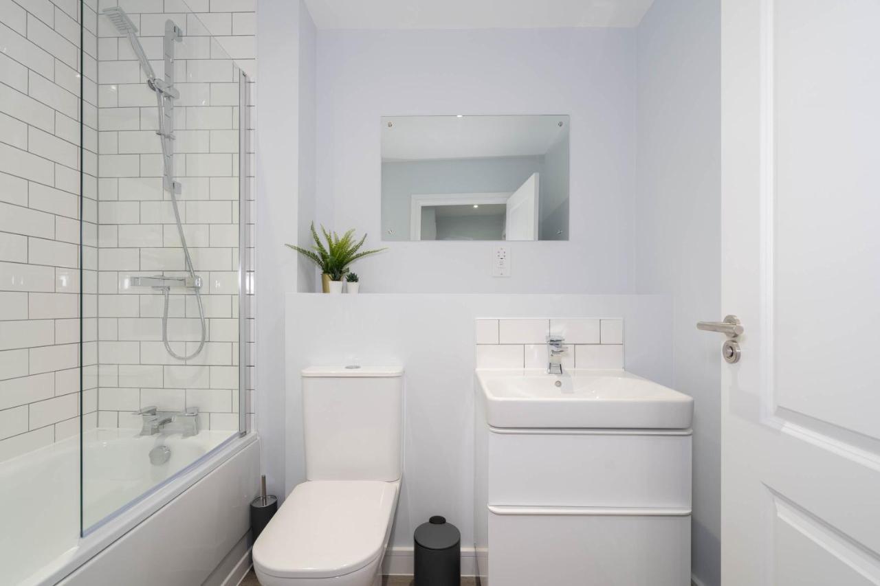 *New Build* 1 Bed Modern Apt - With Juliet Balcony - Roof Top Terrace - Digbeth, Birmingham City Centre - Free Netflix & Smart Tv エクステリア 写真